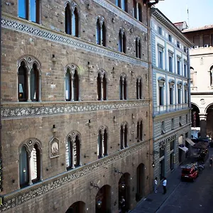 https://pierre.it-tuscanyhotel.com